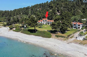 Aqua Blue, beachfront 3-bdrm maisonette